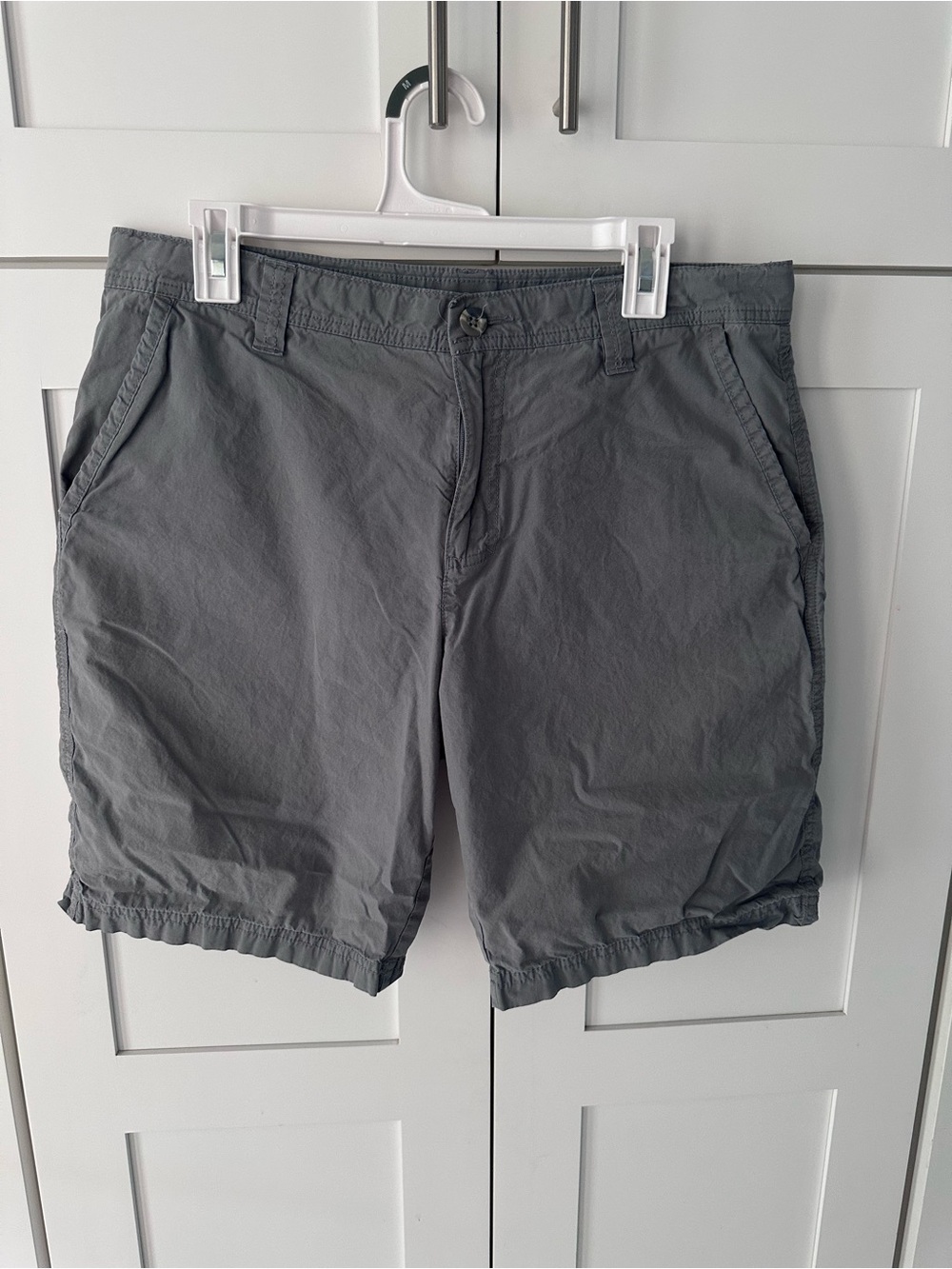 Columbia Sportwear Men's Charcoal Gray Flat Front Shorts 34’